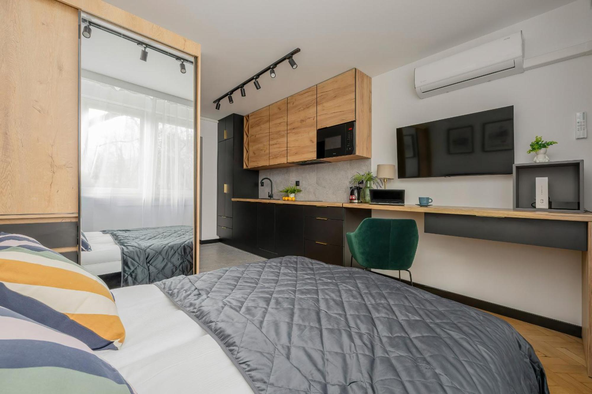 Modern Black & Wooden Apartment Warsaw Near The Airport By Noclegi Renters Buitenkant foto