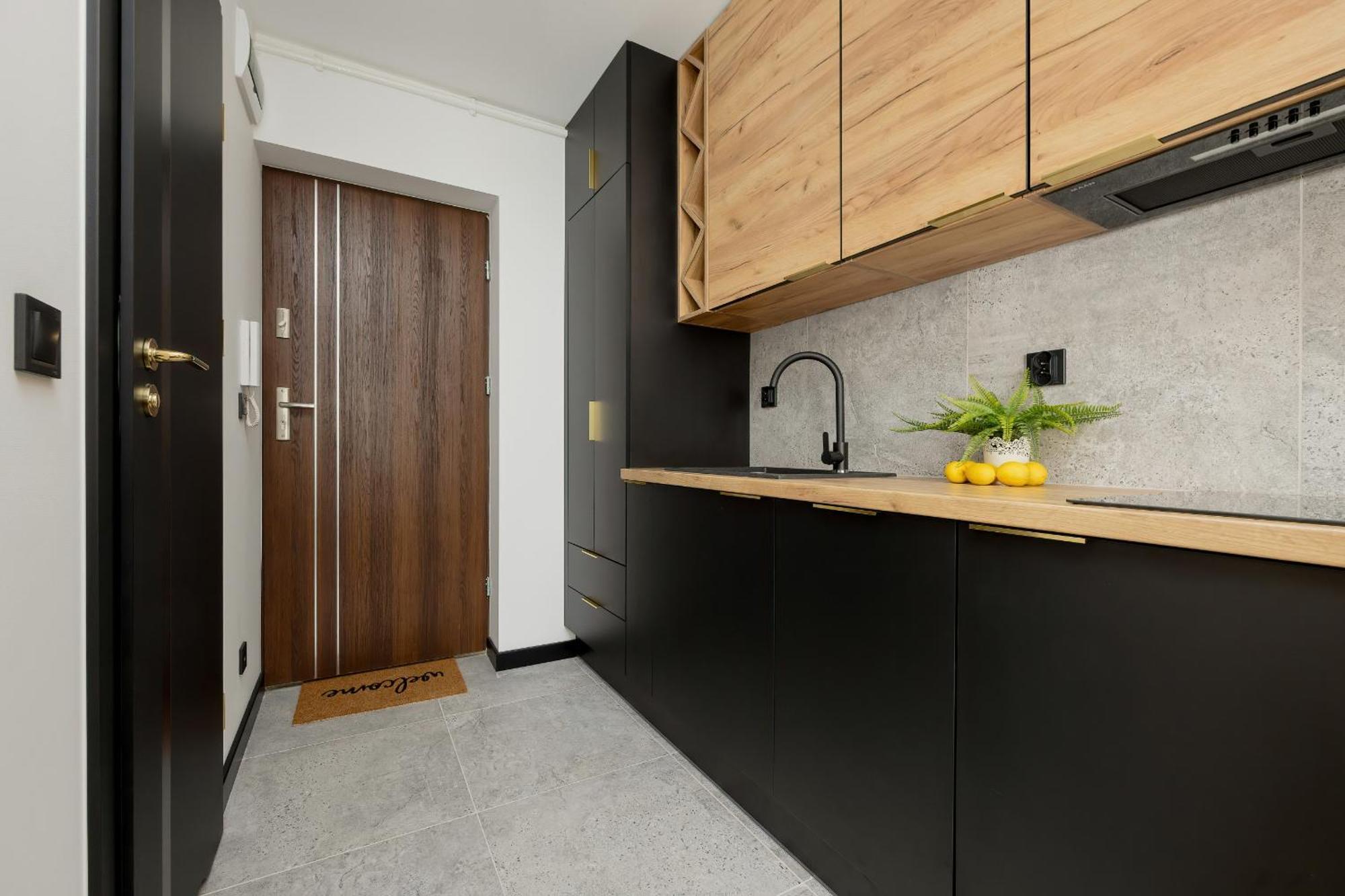 Modern Black & Wooden Apartment Warsaw Near The Airport By Noclegi Renters Buitenkant foto