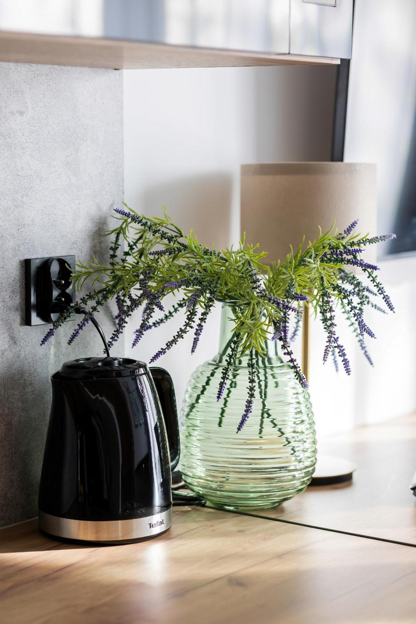Modern Black & Wooden Apartment Warsaw Near The Airport By Noclegi Renters Buitenkant foto